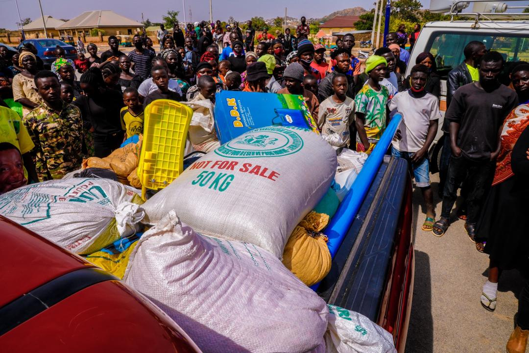 PHOTOS: Repentant Looters Return Items in Plateau 7