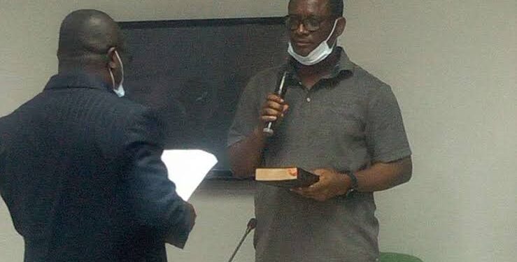 Managing Director of LCC, Abayomi Omomuwa taking an oath before the Judicial panel