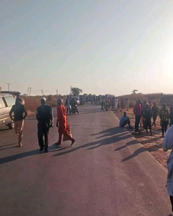 PHOTOS: Katsina Communities Protest Insecurity, Block Funtua-Dandume-Birnin Gwari Road