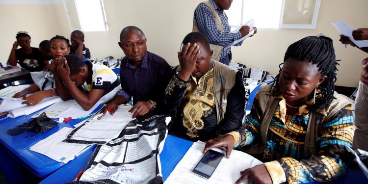 Congo's Independent National Electoral Commission (CENI) officials check presidential elections polling stations voting forms at tallying centre in Kinshasa, Democratic Republic of Congo, January 4, 2019. REUTERS/Baz Ratner