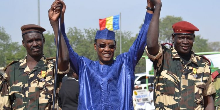 Chadian President Idriss Deby acknowledges the soldiers and military officers on December 11 2015, in the Chadian capital N'djamena during their homecoming parade from neighbouring Niger where they were fighting agianst the Islamist movement Boko Haram. 
Since the start of the year, the Chadian army has been on the front line of a regional military operation against Boko Haram, whose attacks have spread from northeast Nigeria, its traditional stronghold, to the country's three Lake Chad neighbours. / AFP PHOTO / BRAHIM ADJI