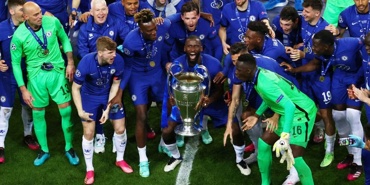 Soccer Football - Champions League Final - Manchester City v Chelsea - Estadio do Dragao, Porto, Portugal - May 29, 2021 Chelsea celebrate with the trophy after winning the Champions League Pool via REUTERS/Michael Steele     TPX IMAGES OF THE DAY