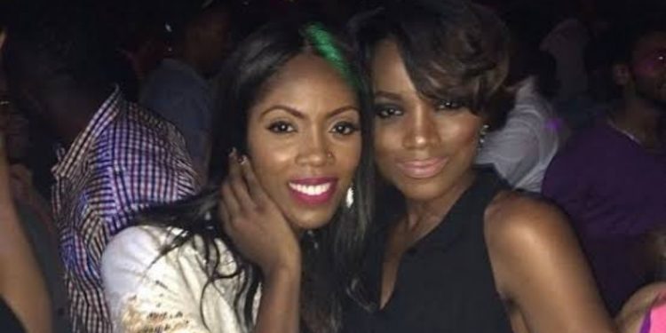 VIDEO: Drama As Popular Singers, Tiwa Savage And Seyi Shay Fight Dirty Inside Salon