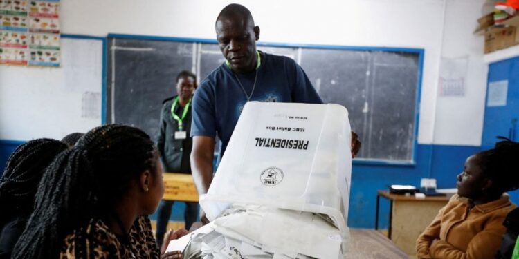 #KenyaDecides Early Vote Count Indicate Tight Presidential Race