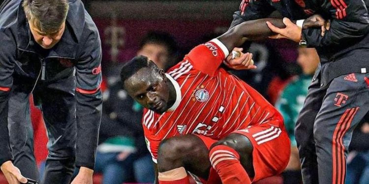 Sadio Mane (centre) injured