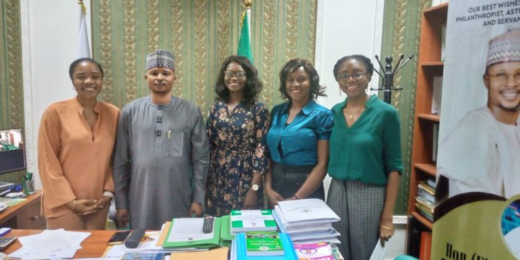 Left to Right
Shirley Ewang, member of the NASR, Hon. Leke Abejide, Chairman, House Committee on Customs and Excise, Eunice Ali, member of the Nigeria Cancer Society, Gloria Okwu from Project Pink Blue and Omei Bongos-Ikwue, member of the NASR during a courtesy visit