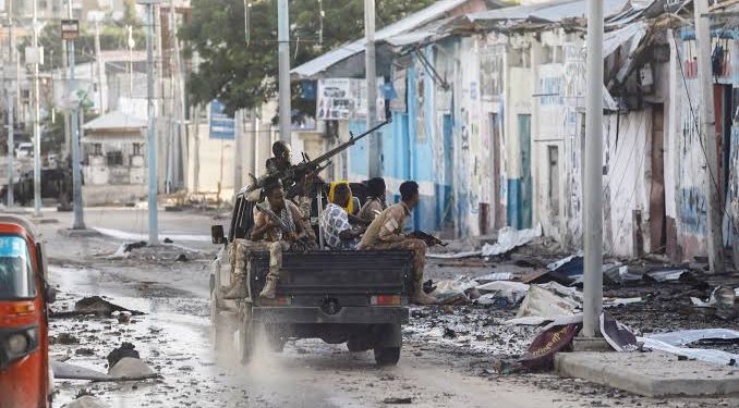 Somali security officers drive past a section of Hotel Hayat, the scene of an al Qaeda-linked al Shabaab group militant attack in Mogadishu, Somalia August 20, 2022. REUTERS/Feisal Omar/File Photo