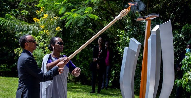 President Paul Kagame and first lady Jeanette Kagame, light the Rwandan genocide flame of hope, known as the "Kwibuka" (Remembering), to commemorate the 1994 Genocide at the Kigali Genocide Memorial Center in Kigali, Rwanda April 7, 2020. REUTERS/Jean Bizimana - RC2QZF9E7LRR