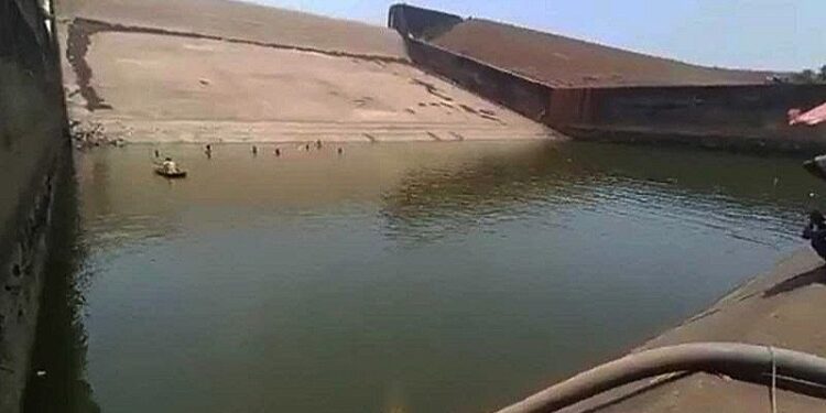 indian govt official empties dam to retrieve lost phone