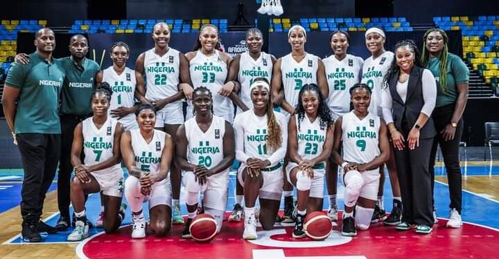 D'Tigress in group photograph