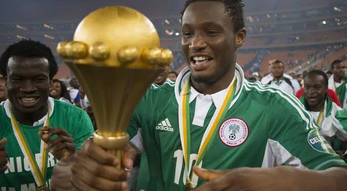 Mikel Obi with AFCON trophy in 2013