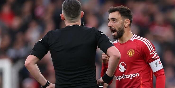 Bruno Fernandes (right) with Referee When Manchester United Faced Tottenham