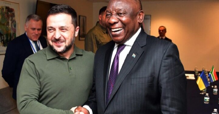 President Cyril Ramaphosa (right) and his Ukrainian counterpart President Volodymyr Zelensky meet on the sidelines of the 78th UN General Assembly in New York on 19 September 2023